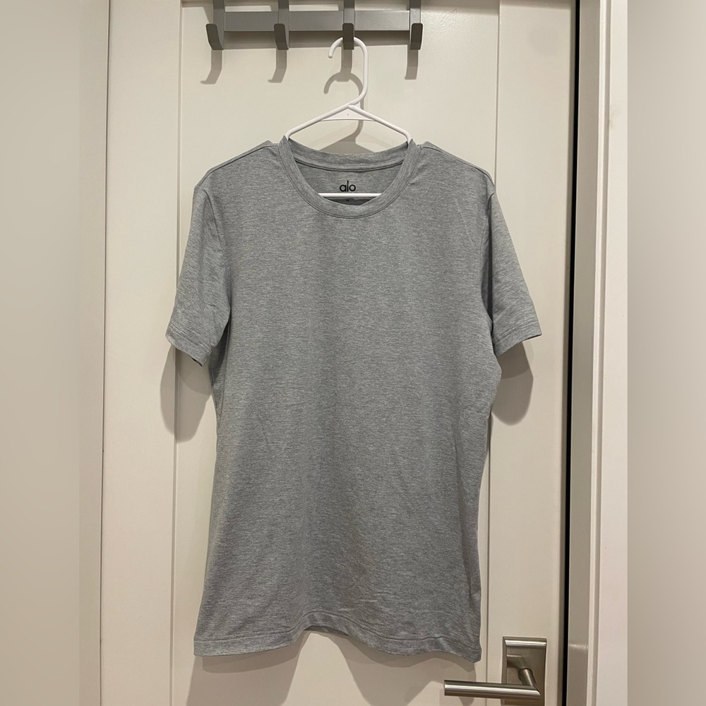 ALO Yoga Men's Classic Gray Short Sleeve Tee